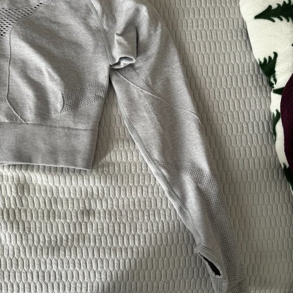 AYBL long sleeve workout top - Picture 4 of 6